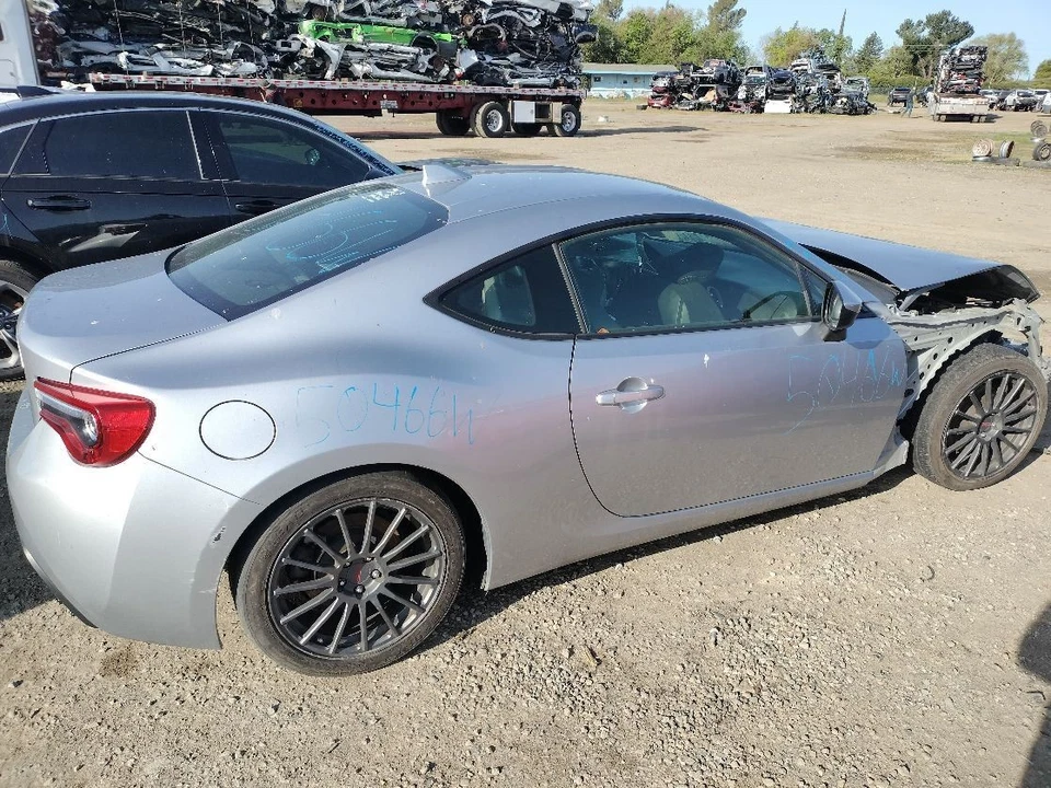 GRY RIGHT FRONT DOOR ASSEMBLY 2017-2020 TOYOTA 86 Foto 3 de 4