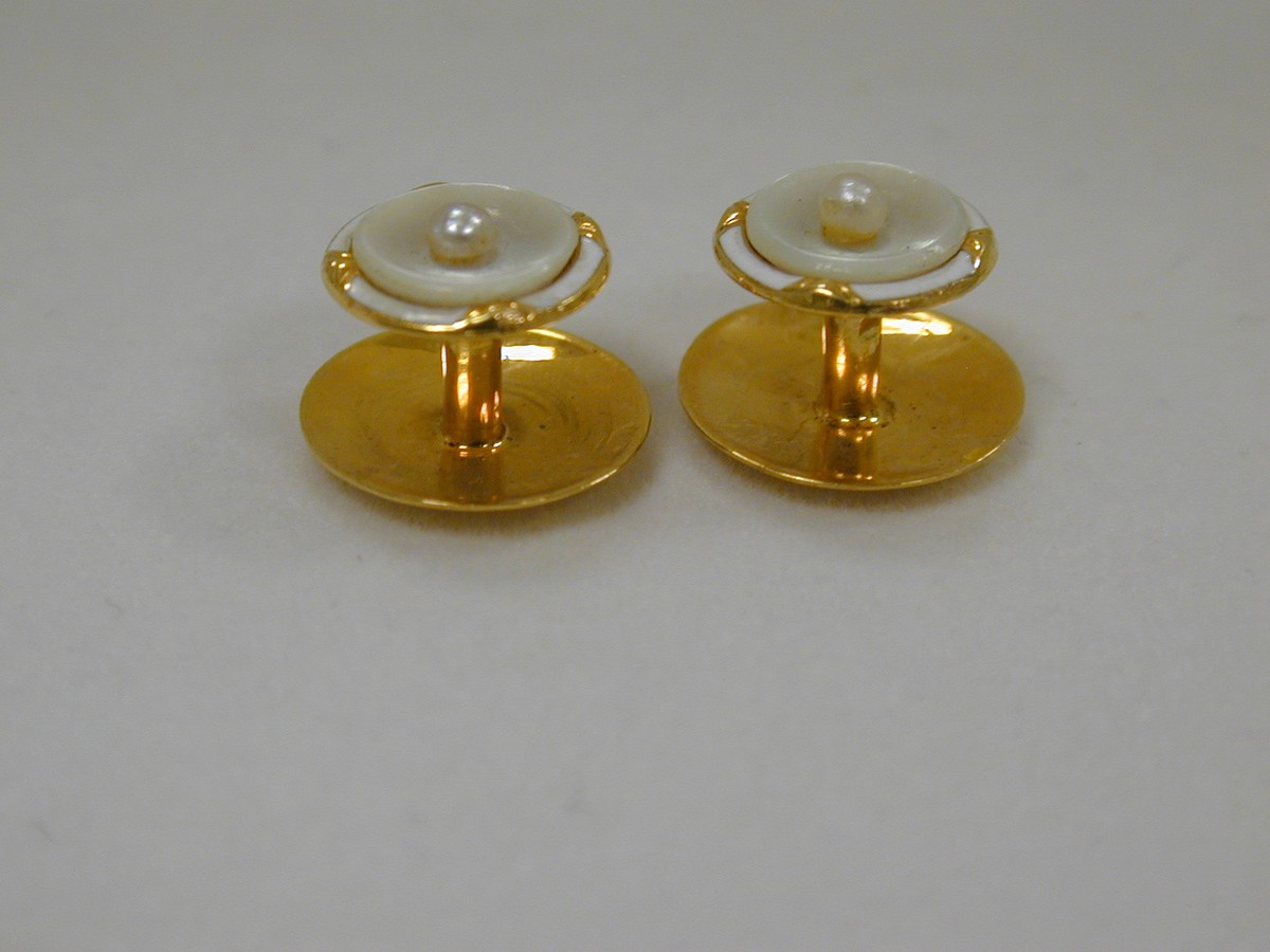 VINTAGE 18K YELLOW GOLD NATURAL SEED PEARL MOP & ENAMEL SHIRT