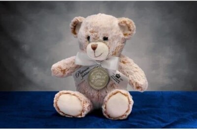 Queen Elizabeth II. Platin Jubilee 2022 Teddybär mit Kronmedaille Sammler 