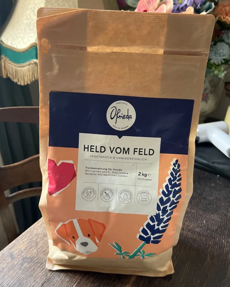 *Held vom Feld* - vegetarisches Trockenfutter für Hunde von Ofrieda