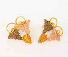 VINTAGE BEAUTIFUL 10K YELLOW GOLD TRI-COLOR FINE GRAPE LEAF VINE EARRINGS 1.6 G!