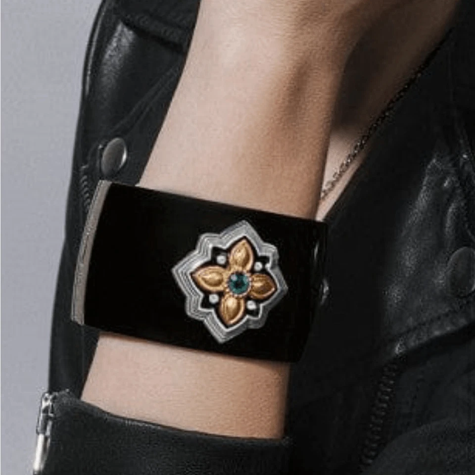 Nuevo con etiquetas Nuevo Brazalete Brighton Monarch Joy Bisagras Negro/Plateado Dorado con Cristal Verde Foto 2 de 4