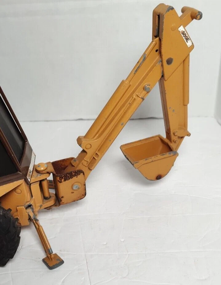 Retroexcavadora vintage ERTL CASE 580E CONSTRUCTION KING LOADER ESCALA 1:16 HECHA EN EE. UU. Foto 2 de 4
