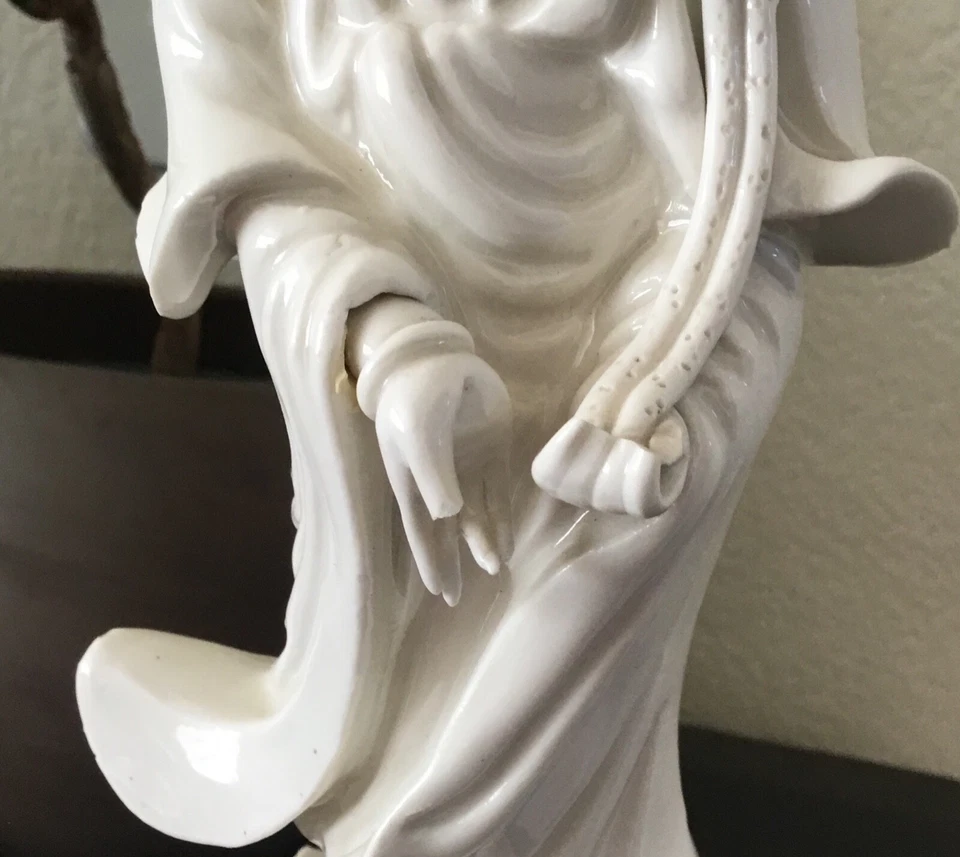 Antique Chinese blanc de chine Kwan yin statue large 12” on stand signed rare! - Image 4 of 4
