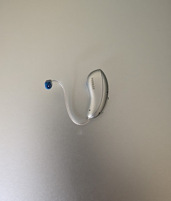 1X_ PARADISE  AUDEO P70-RL HEARING AID.  MILD TO SEVERE HEARING LOSSES.
