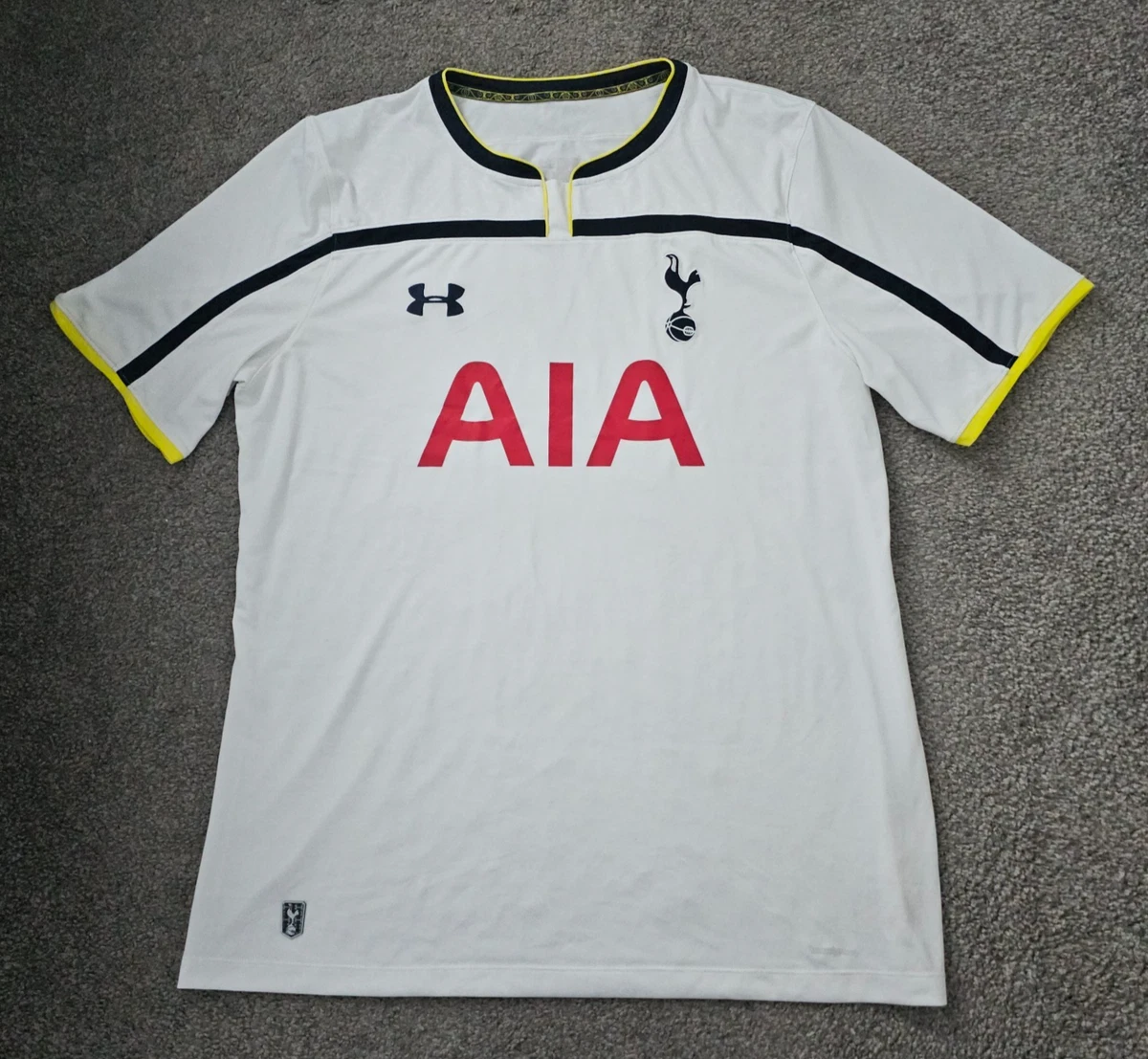 Comme le PSG et le Barça, Tottenham reçoit son maillot Total 90