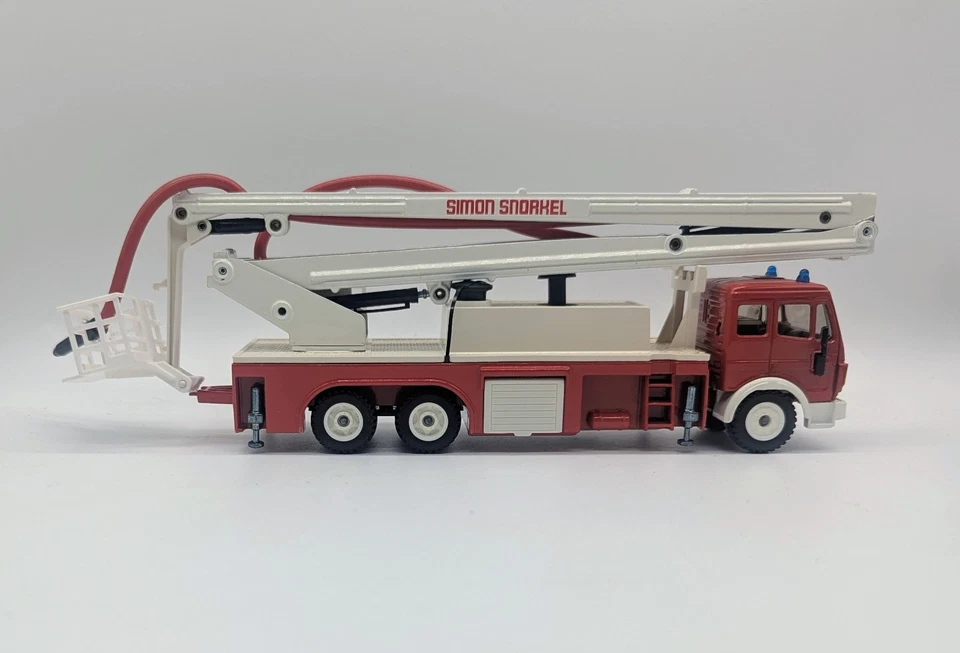 Siku 3720 Mercedes Simon Snorkel Fire Engine – Super Serie 1:55 – Boxed - Image 3 of 4
