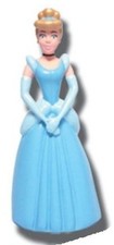 TOMY, Figurine DISNEY Princesse avec un porte clé - Cendrillon, échelle , T8819B