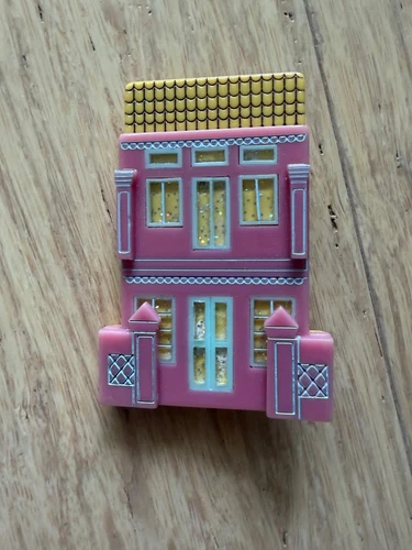 Pink House She Loves Blooms Brooch - Excellent Condition