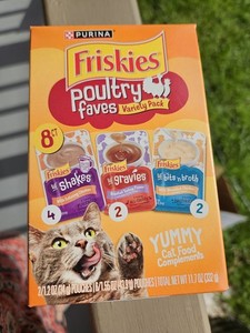 Purina Friskies Poultry Faves Cat Food Complements  3 Boxes Per Order . STOCK UP