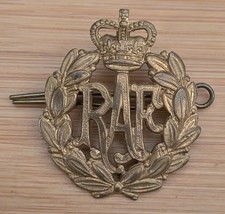 Post WW2 British Royal Air Force RAF all brass Cap Badge With Queens Crown
