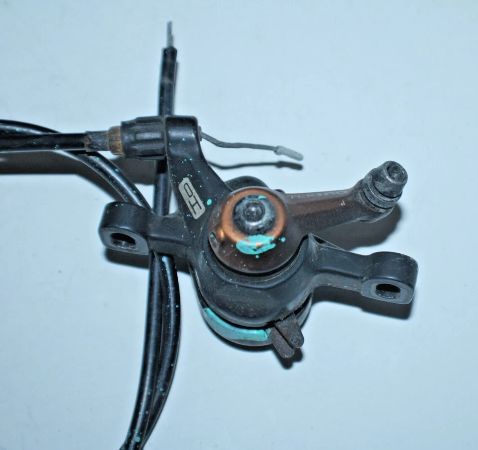 Pinza de freno de disco hidráulica trasera TekTRO IO negra/dorada 74 mm montaje en poste se envía a EE. UU. Foto 3 de 4