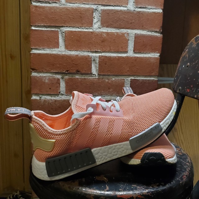 Size 7.5 - adidas NMD R1 Vapour Pink 