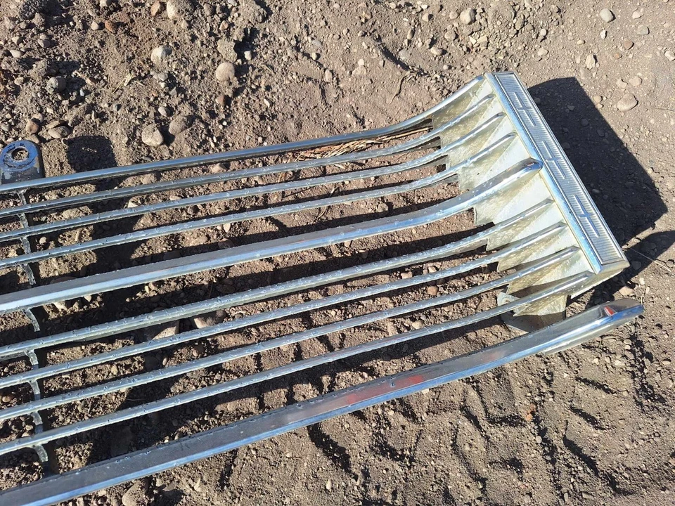 Mercury Marauder Monterey Parklane 1966 parrilla derecha inserto Foto 2 de 4