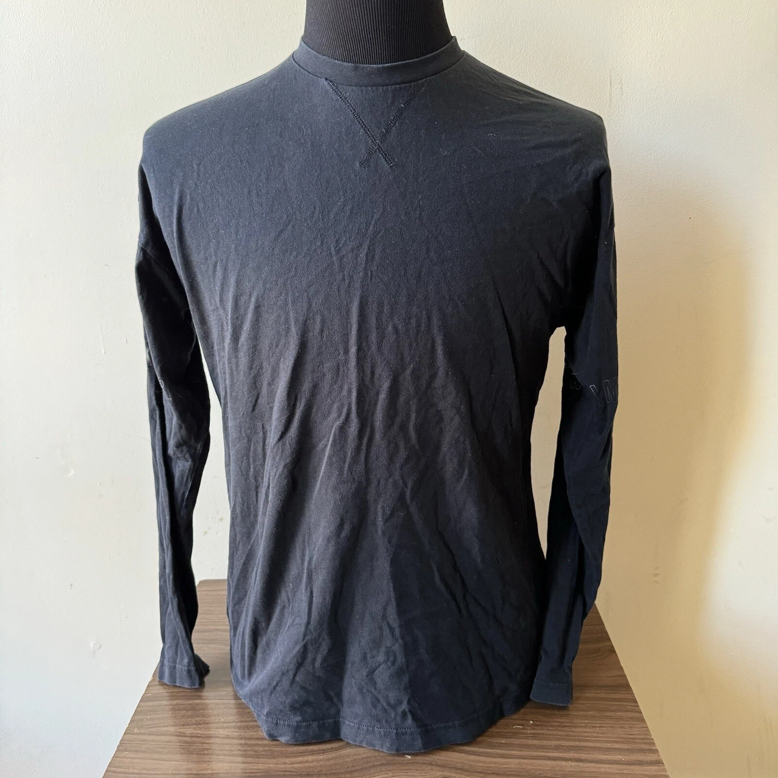 gymshark shark spell out long sleeve athletic shirt