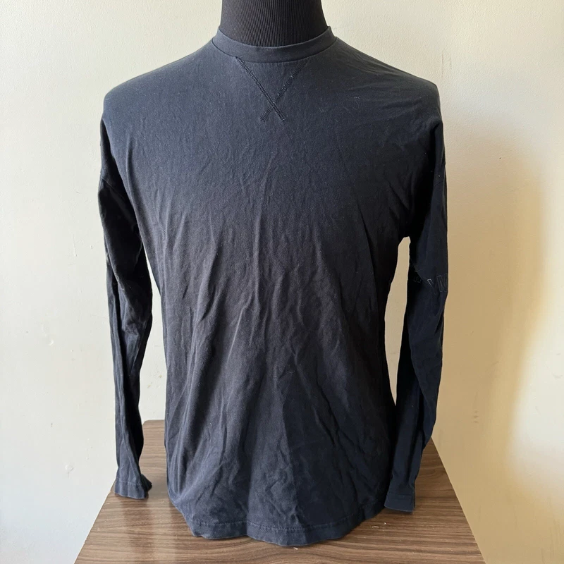 gymshark shark spell out long sleeve athletic shirt