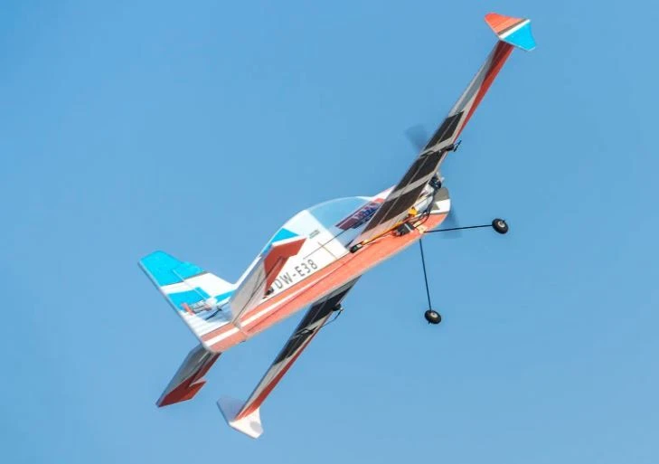 Extra 330 - vieeel Carbon & schnell gebaut - TUNINGversion - Bild 2 von 4
