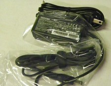New Genuine Toshiba 45W 19V AC Adapter 5.5mm/2.5mm- PA5044U-1ACA