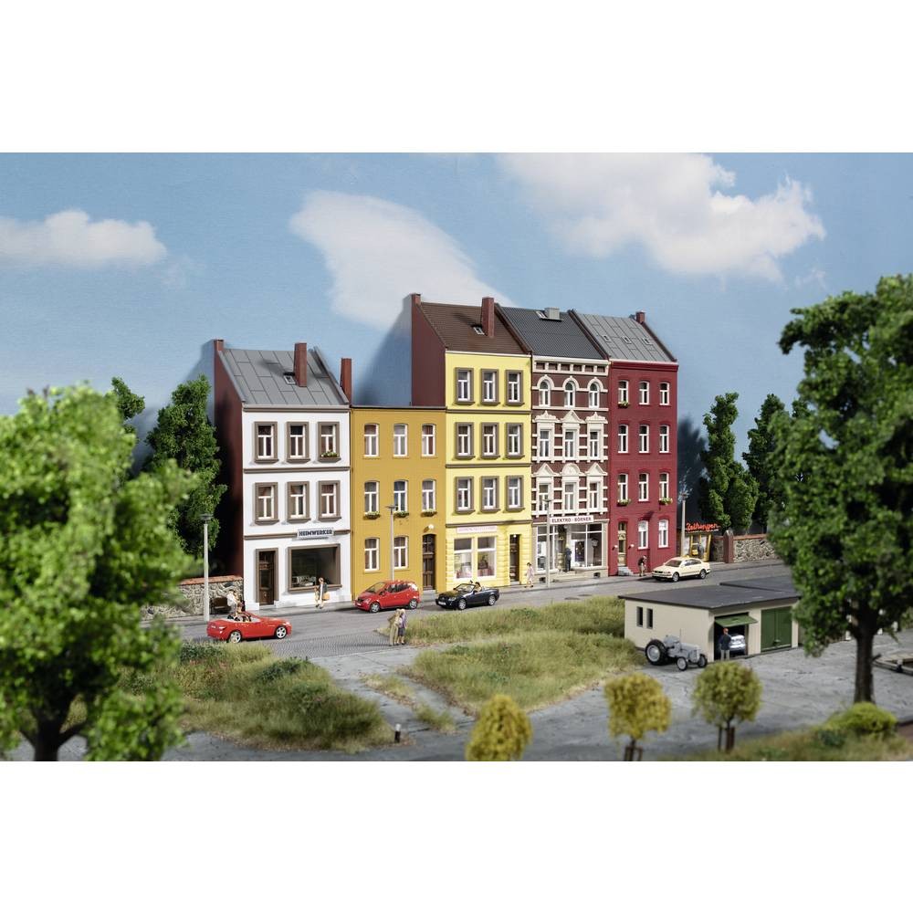 Bâtiments Auhagen 11467 H0 pour animer une rue de ville miniature réaliste