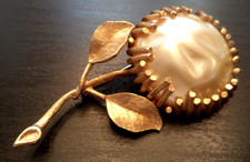 STUNNING VINTAGE ESTATE SIGNED SARAH COV PEARL FLOWER 3