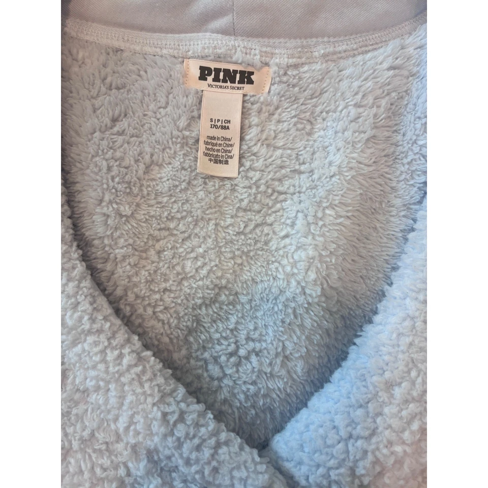Suéter Cárdigan ROSA Victoria's Secret Sherpa Difuso Botón Frontal Corto Foto 2 de 4