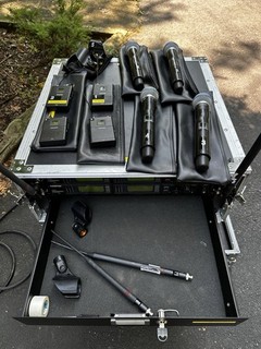 Shure UR4D Quad Wireless Microphone Receiver w/ Bodypack Transmitters & Mics