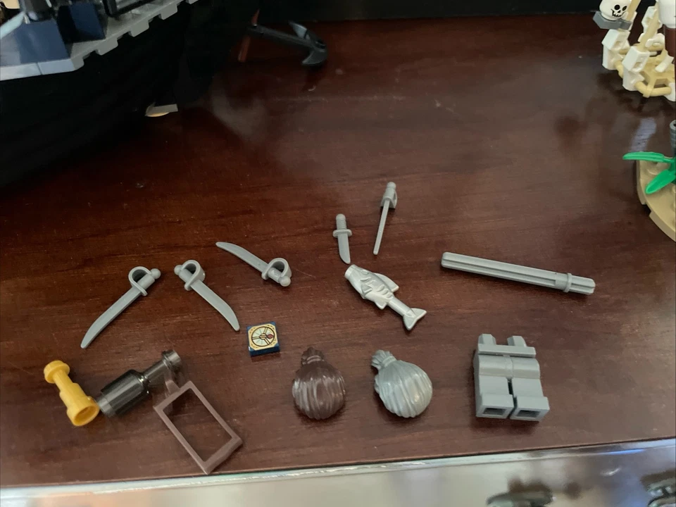 Лот товаров LEGO Pirates of the Caribbean: The Black Pearl корабль 4184 и побег каннибала - Изображение 2 из 4