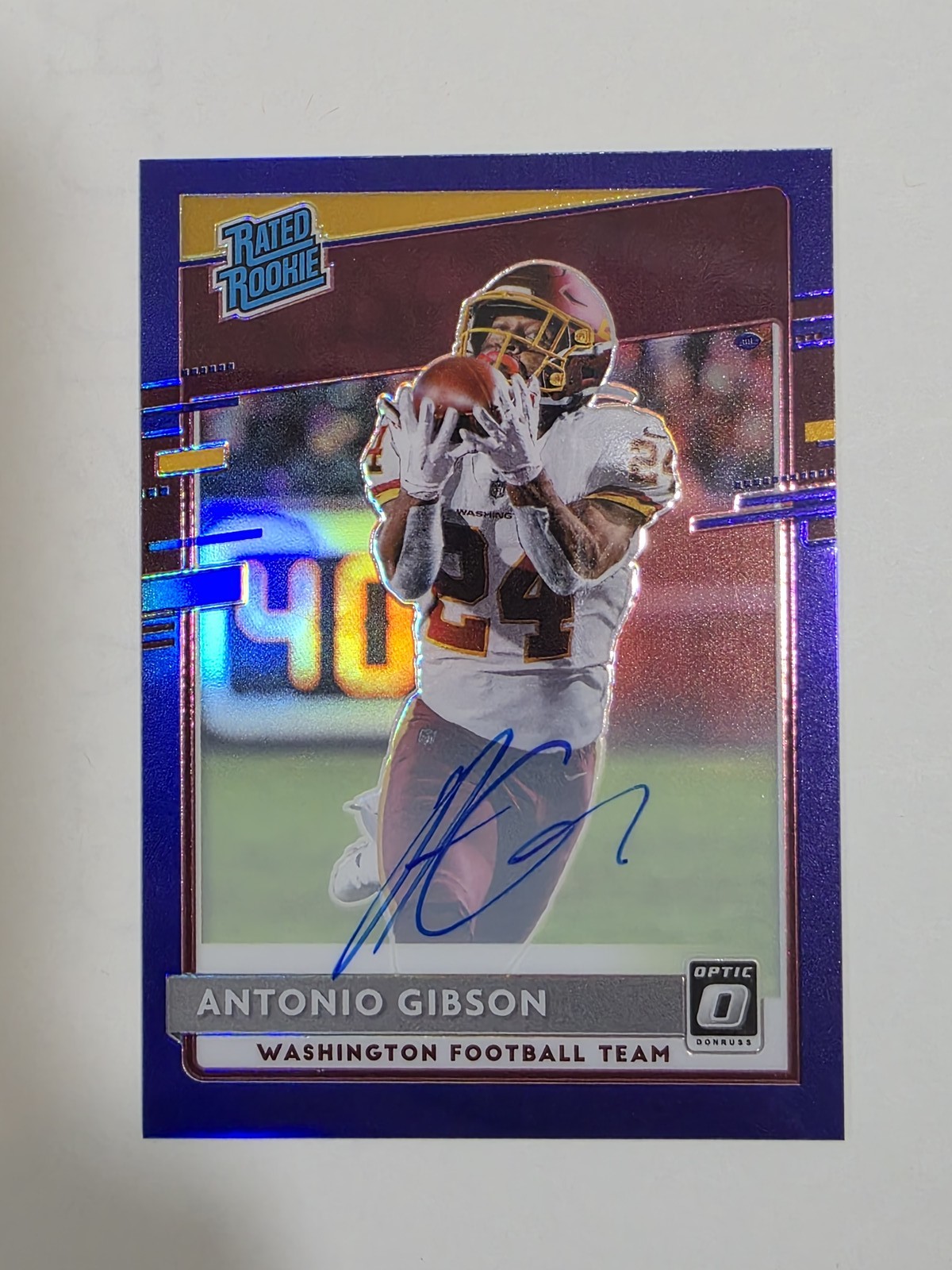 2020 Optic - Rated Rookies Antonio Gibson #185 Purple Prizm Auto /35 (AU, RC)
