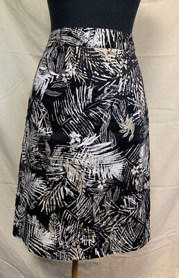 Van Heusen Skirt. Sz 6. Lined. Black White palm leaves. Straight. Back zip.