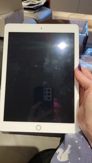 For parts Used Apple Ipad 5th Generation A1823 32 GB Silver
