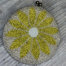 Vintage 1960s Hand-Beaded Daisy Coin Purse   Made in Korea   Kiss Lock Clasp