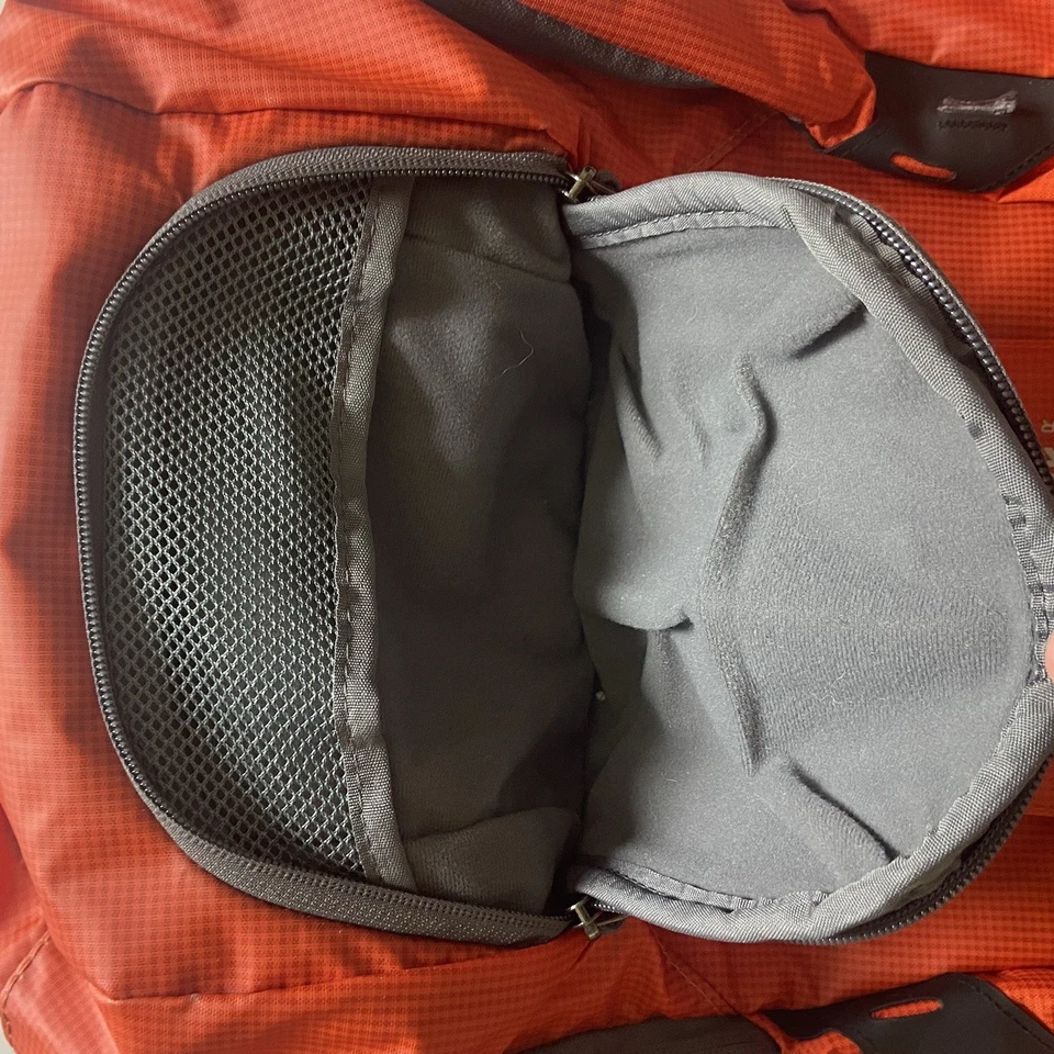 Mochila de senderismo Ozark Trail 35L Silverthorne. Naranja compatible con hidratación Foto 3 de 4