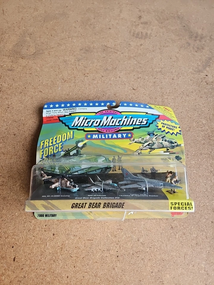 Micro Machines Military Freedom Force #13 Great Bear Brigade 1994 leitura lacrada - Imagem 2 de 4