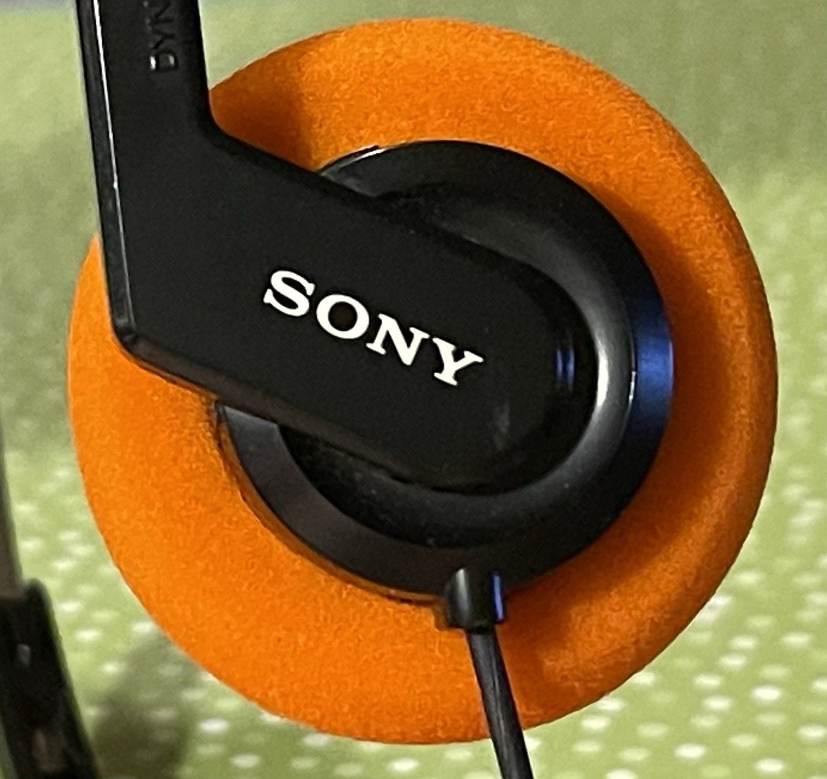 Sony MDR-010 Walkman ソニーウォークマン Sony MDR-010 Walkman Headphones— Orange Earpads— Guardians