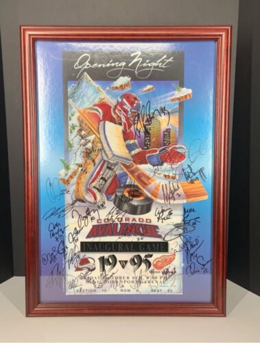 Colorado Avalanche vs Red Wings Noche Inaugural 1995 Equipo Autografiado y Enmarcado.
