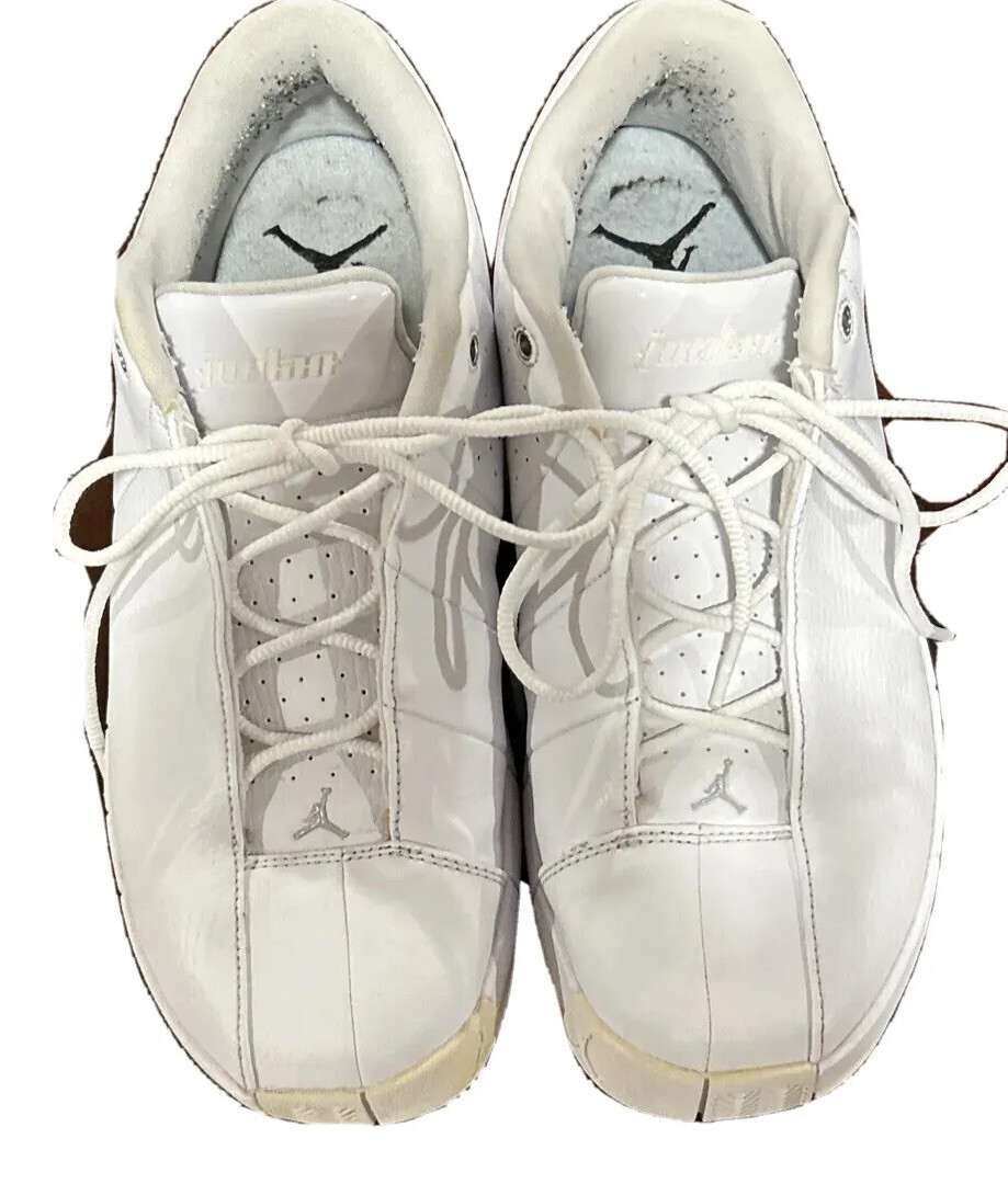 michael jordan lacing shoes