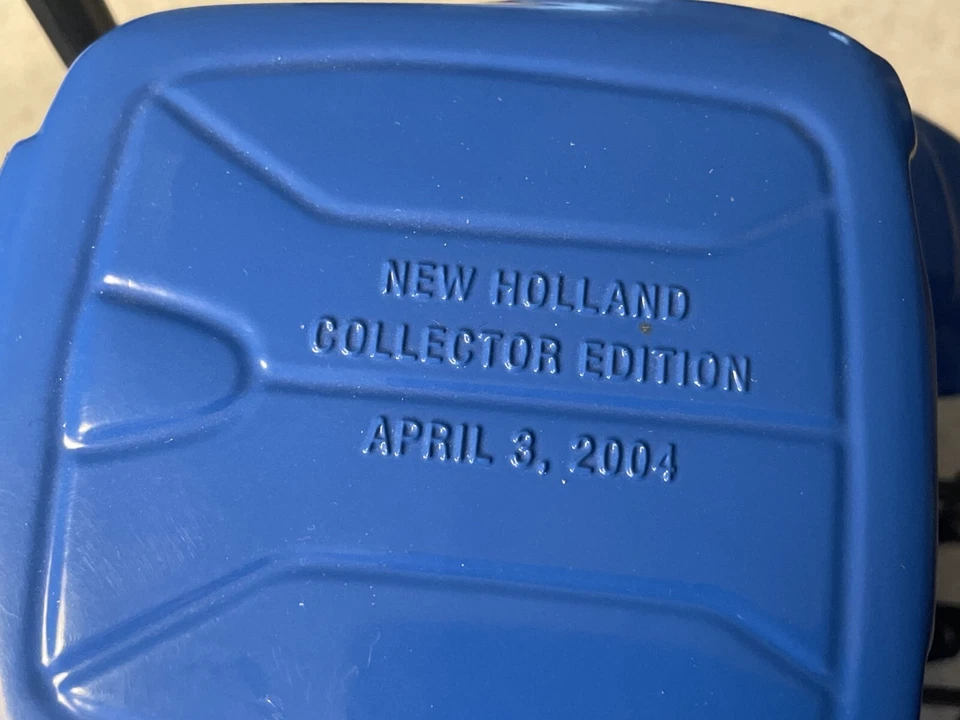 New Holland TG 285 FWA Blue Tractor Diecast 1:16 Scale Collector Edition 2004 - Image 4 of 4