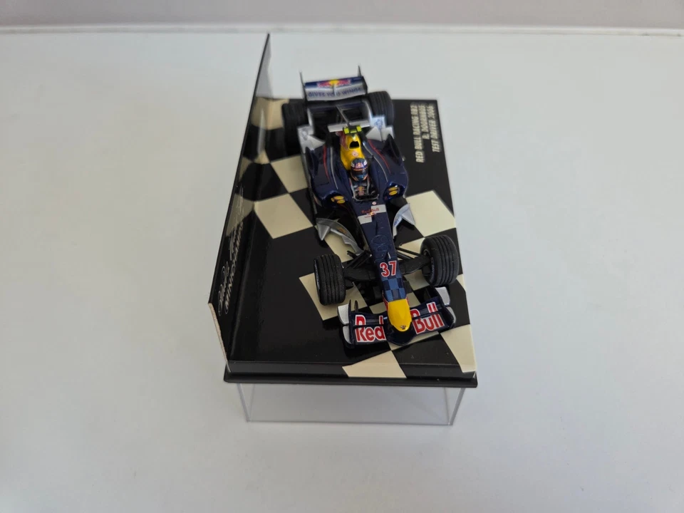 Minichamps 1/43 Red Bull Racing RB2 R. Doornbos - Test Driver 2006 - 400060037 - Immagine 2 di 4