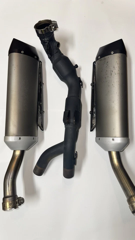 Silenciador de escape izquierdo y derecho Yamaha YZF R1 2007-2008 OEM y tubo medio OEM Foto 4 de 4