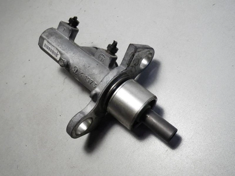 HAUPTZYLINDER Volkswagen Passat (3B2) Sedan 1.8 20V (ADR) 6420A1541973 - Bild 1 von 1