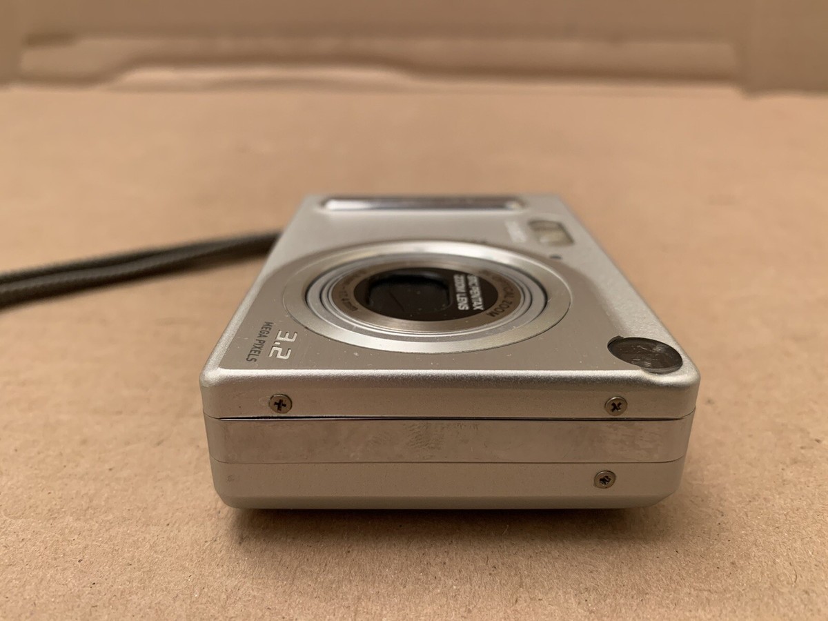 Casio EXILIM Z3 3.2MP Digital Camera - Silver for sale Casio EXILIM Z3 3.2MP Digital Camera - Silver for sale