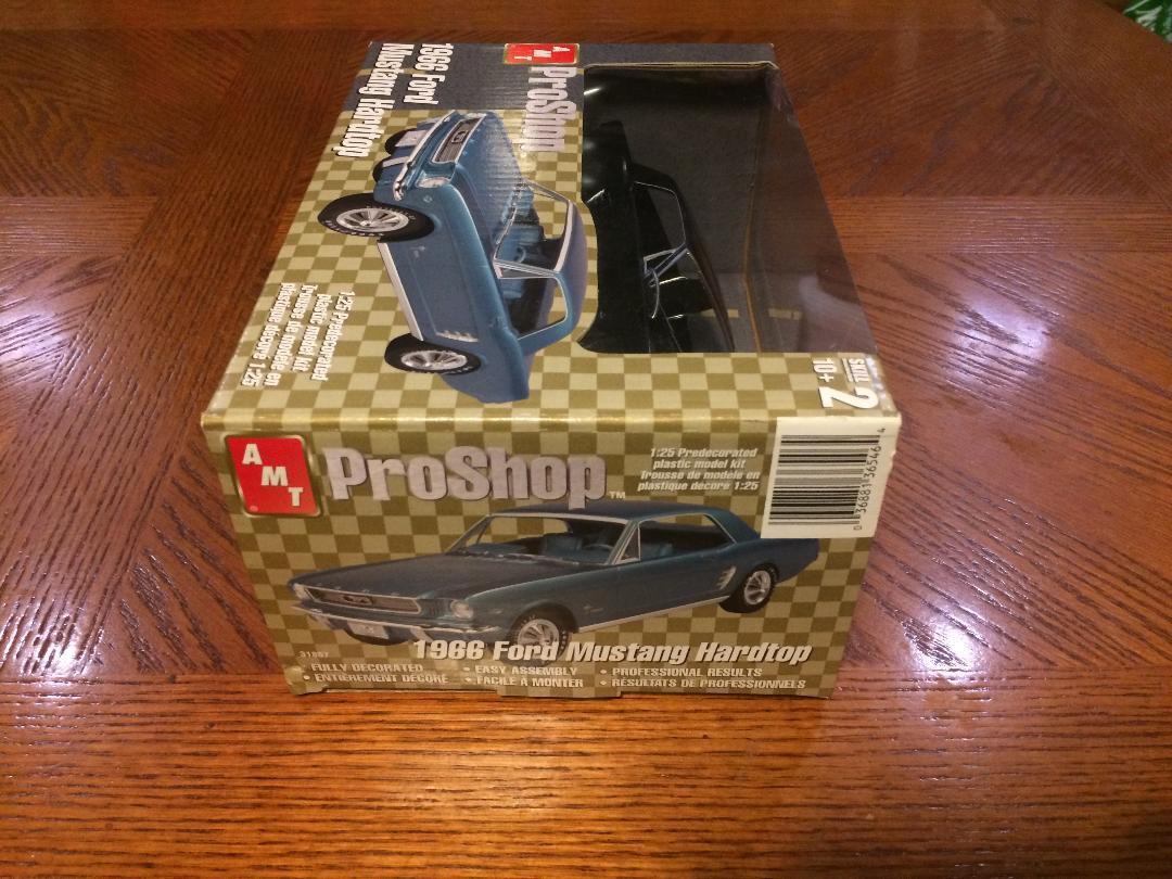自動車 1966 Ford Mustang Hardtop 1/25 AMT 1966 Ford Mustang Hardtop 1:25 Scale Plastic Model Car