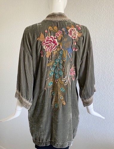 Johnny Was Biya Peacock 🦚 Velvet Kimono Coat Jacket Embroidery M Fits L 🫒 - 第 1/6 張圖片