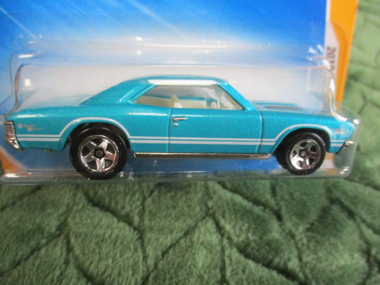 Hot Wheels 2010 New Models  '67 Chevelle SS 396