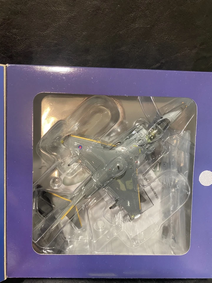 Avión militar fundido a presión AV-8B Harrier II Plus 1:72 Air Power Series HM HA2623 Foto 4 de 4