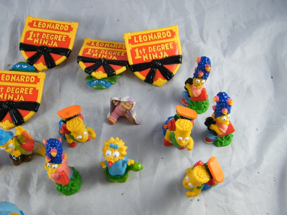 LOTE DE JUGUETES DE COMIDA FELIZ MCDONALD'S SIMPSONS Y JUGUETES DE TORTUGAS NINJA BURGER KING Foto 3 de 4