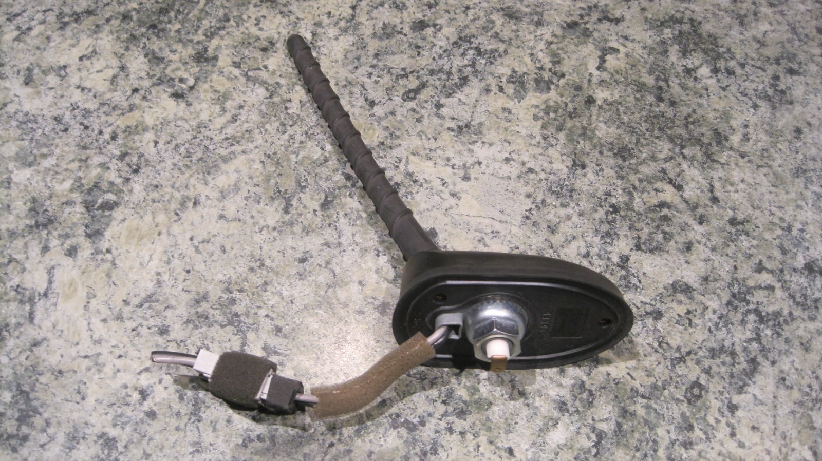 2012- 2016 Kia Rio 4 Door Hatchback Roof Radio Antenna Assembly OEM 96210-1W000