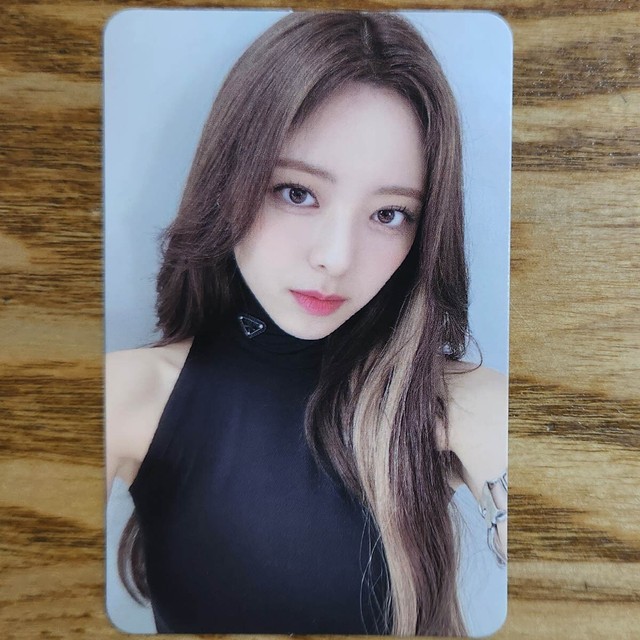 Yuna Official Photocard Itzy Mini Album Cheshire Genuine Kpop