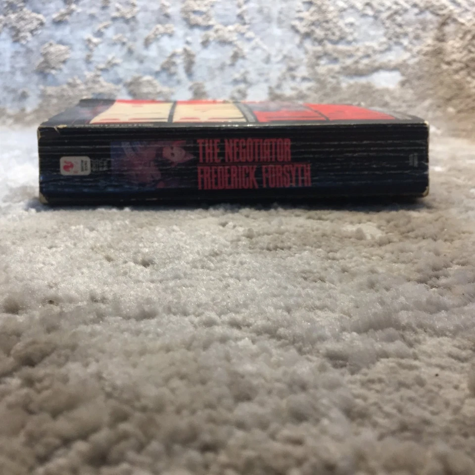 The Negotiator Frederick Forsyth 1990 Paperback Bantam International Espionage Foto 3 de 4
