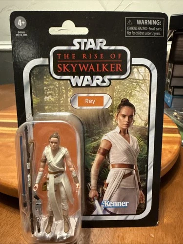 Star Wars Vintage Collection The Rise of Skywalker Rey VC156 With Case